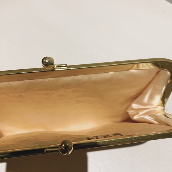 SOLD🚫RARE Vintage 60s Plastic covered Silk Clutch - Picture 6 of 7